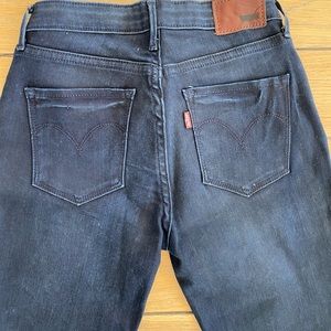 Levis blue jeans size 24